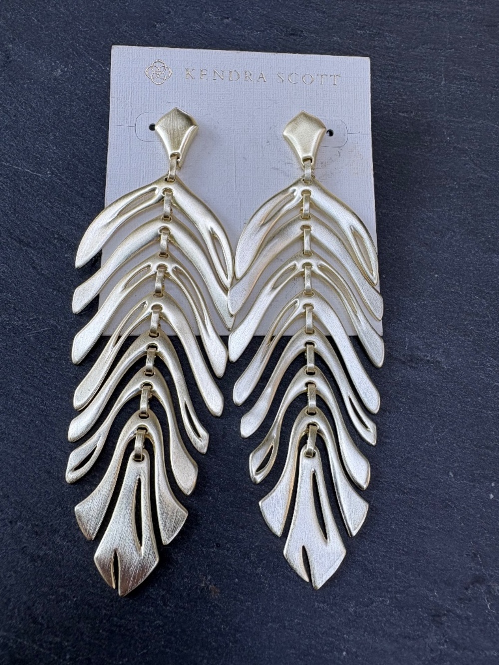 Kendra Scott NOS Rare Elettra Tiered Feather Drop Earrings Brushed Gold HTF